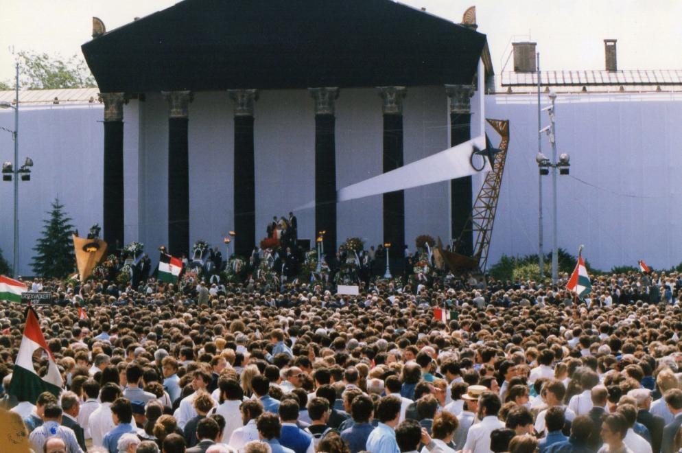 A Hősök tere 1989. június 16-án, az 56-os hősök újratemetésekor