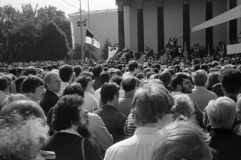 A Hősök tere 1989. június 16-án, az 56-os hősök újratemetésekor