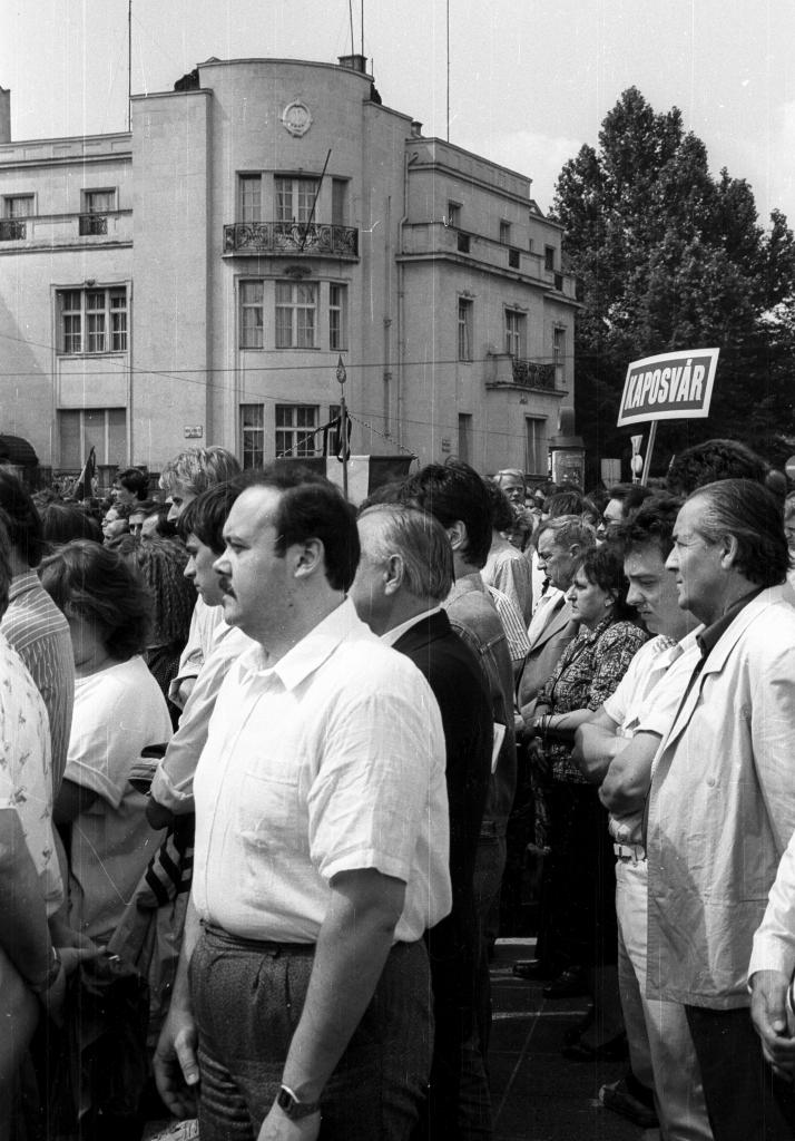 A Hősök tere 1989. június 16-án, az 56-os hősök újratemetésekor