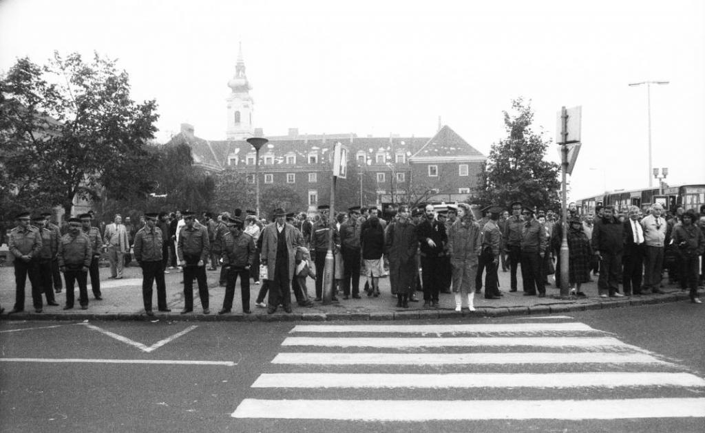 Batthyány tér, megemlékezés az 1956-os forradalomról 1989. október 23-án