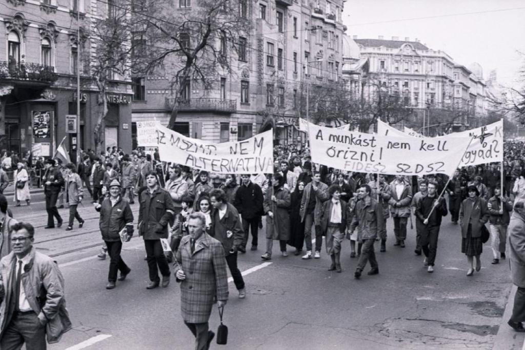 Vonulók a Szent István körúton, útban a Margit híd felé