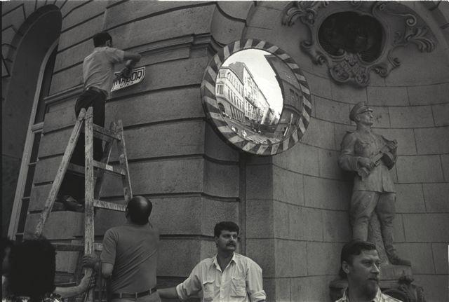 A Magyar Október Párt és a Magyar Radikális Párt demonstrációt tart Budapesten a Münnich Ferenc (ma Nádor) utcában: leragasztják az összes utcatáblát és felszegezik a Nádor feliratot.