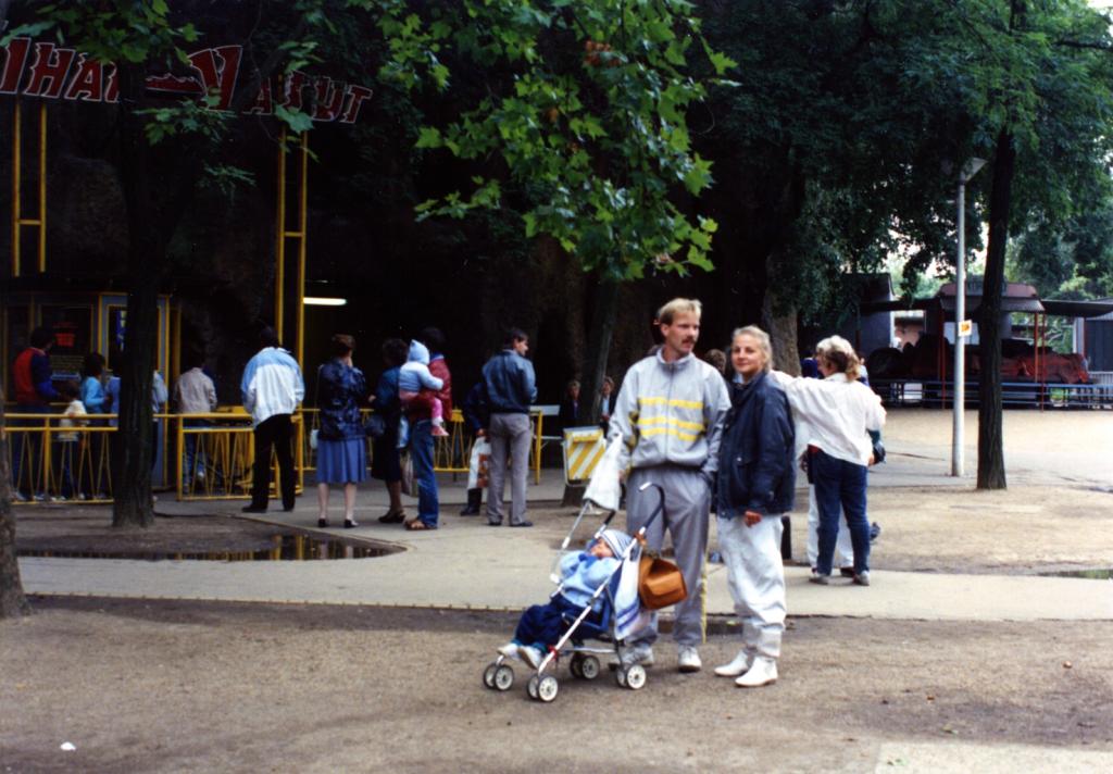 „Ezen a napon kaptuk meg az útleveleinket." A Vidámparkban. Forrás: Elke Schmitz