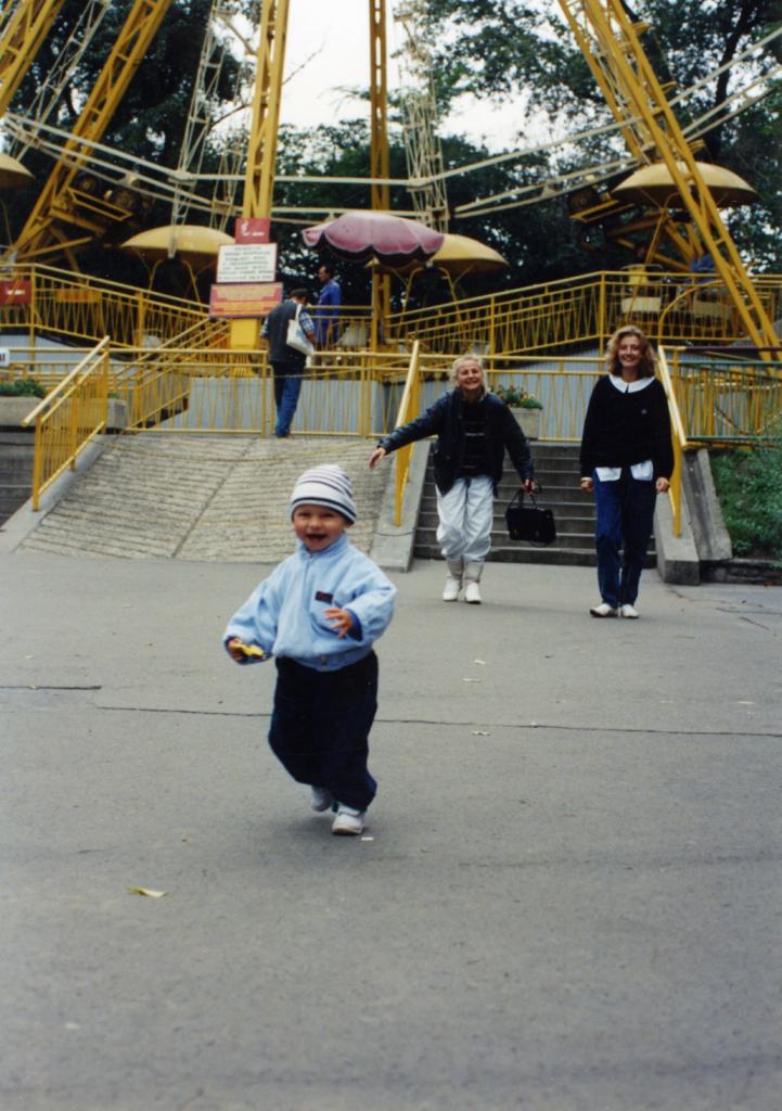 „Ezen a napon kaptuk meg az útleveleinket." A Vidámparkban. Forrás: Elke Schmitz