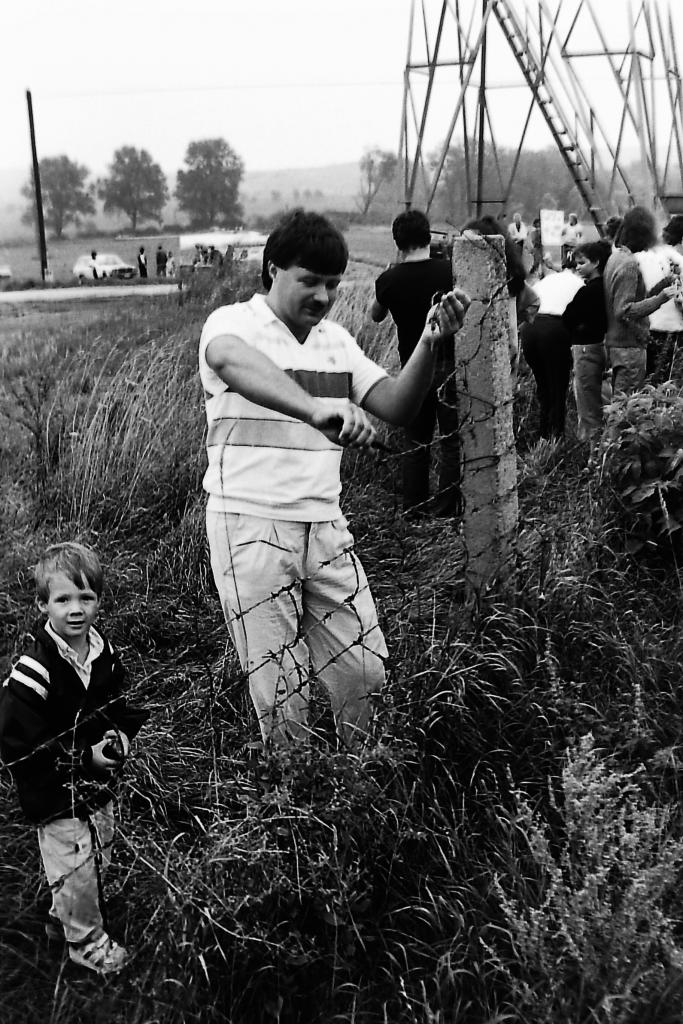 Sopronpuszta, 1989. augusztus 19. Páneurópai piknik. Kerítésbontás