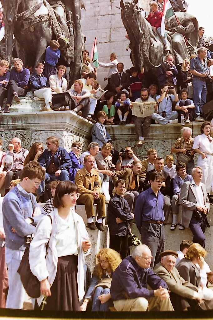 Budapest, Hősök tere, 1989. június 16. Újratemetés